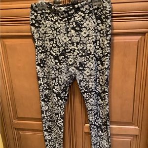 BLACK/CREAM TALL FLORAL DESIGN LEGGINGS